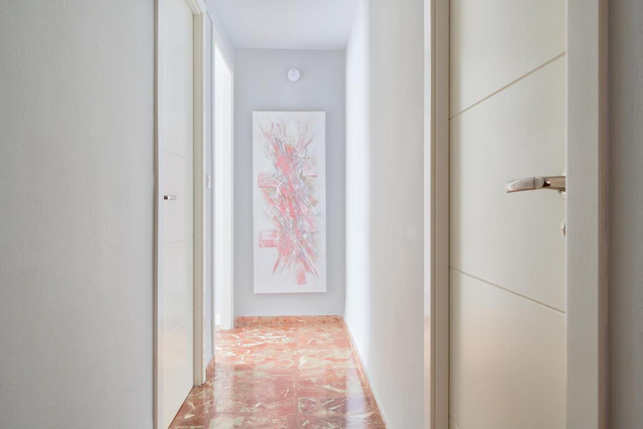 Sun-Kissed Getaway Apartment Malaga Bagian luar foto