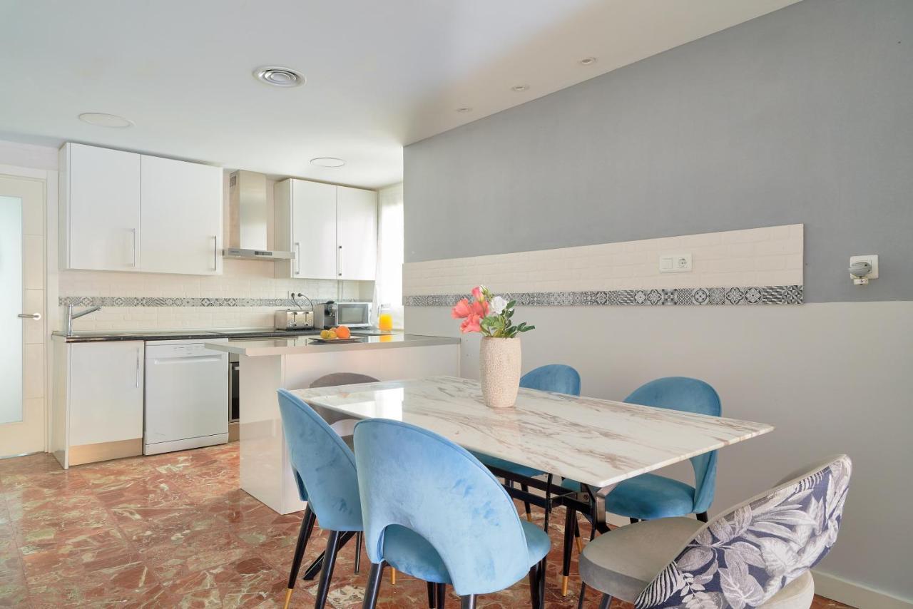 Sun-Kissed Getaway Apartment Malaga Bagian luar foto