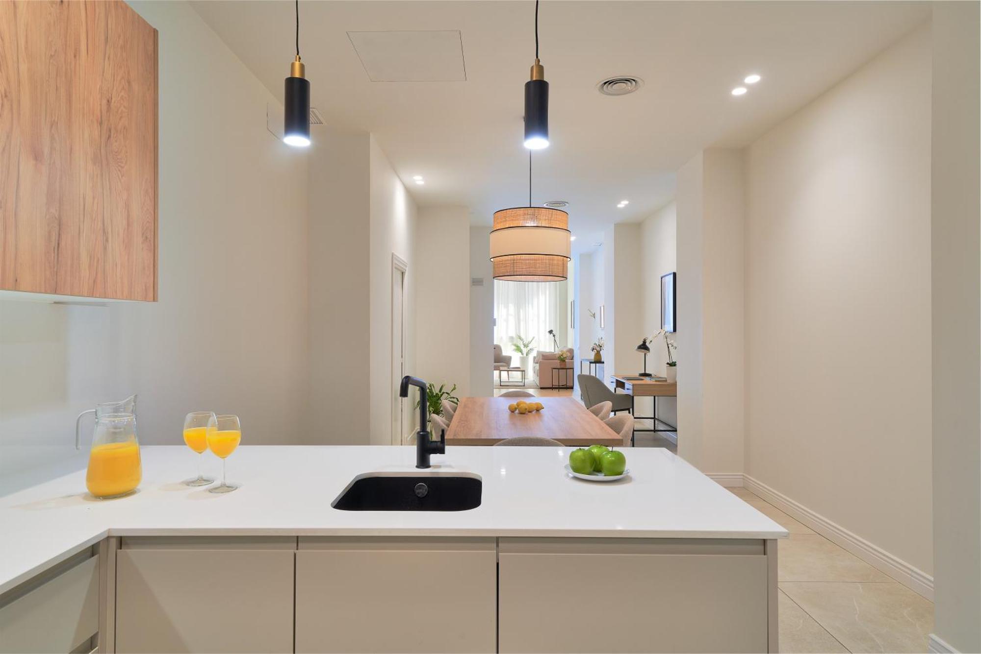 Sun-Kissed Getaway Apartment Malaga Bagian luar foto
