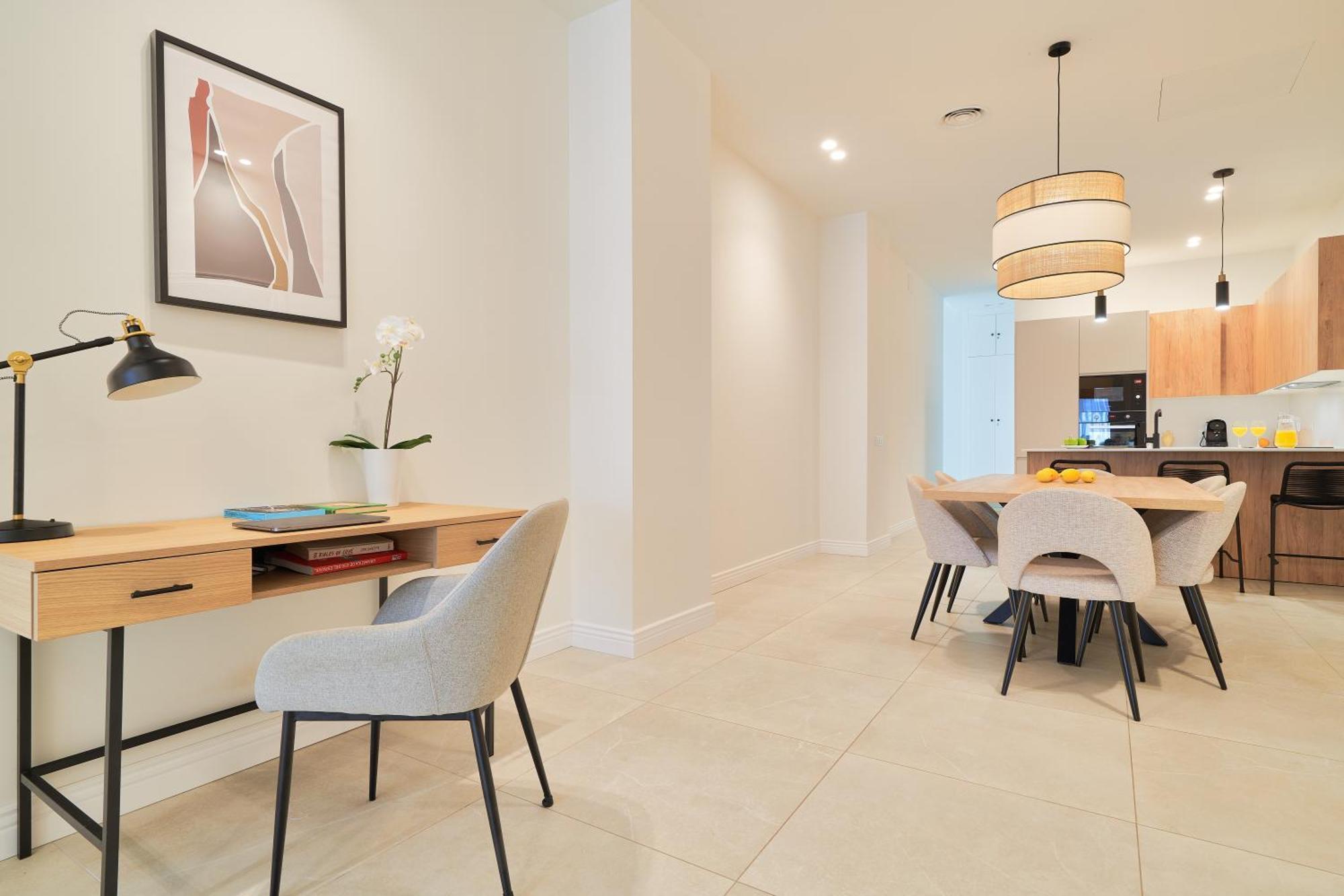 Sun-Kissed Getaway Apartment Malaga Bagian luar foto