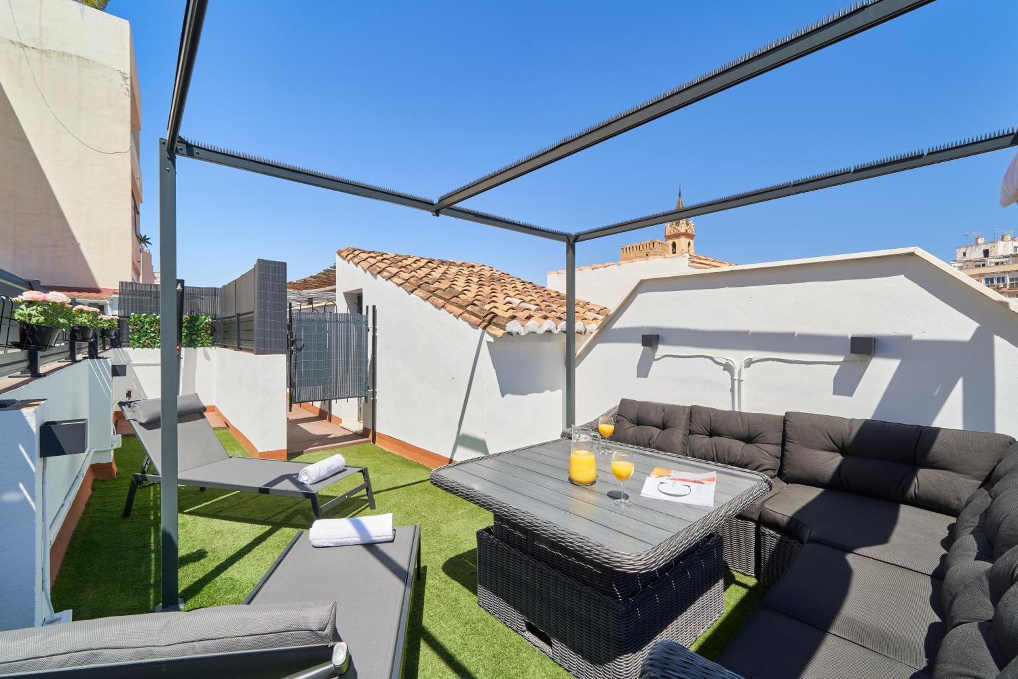 Sun-Kissed Getaway Apartment Malaga Bagian luar foto
