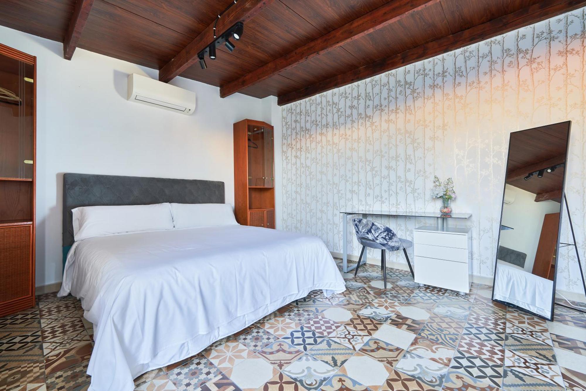 Sun-Kissed Getaway Apartment Malaga Bagian luar foto