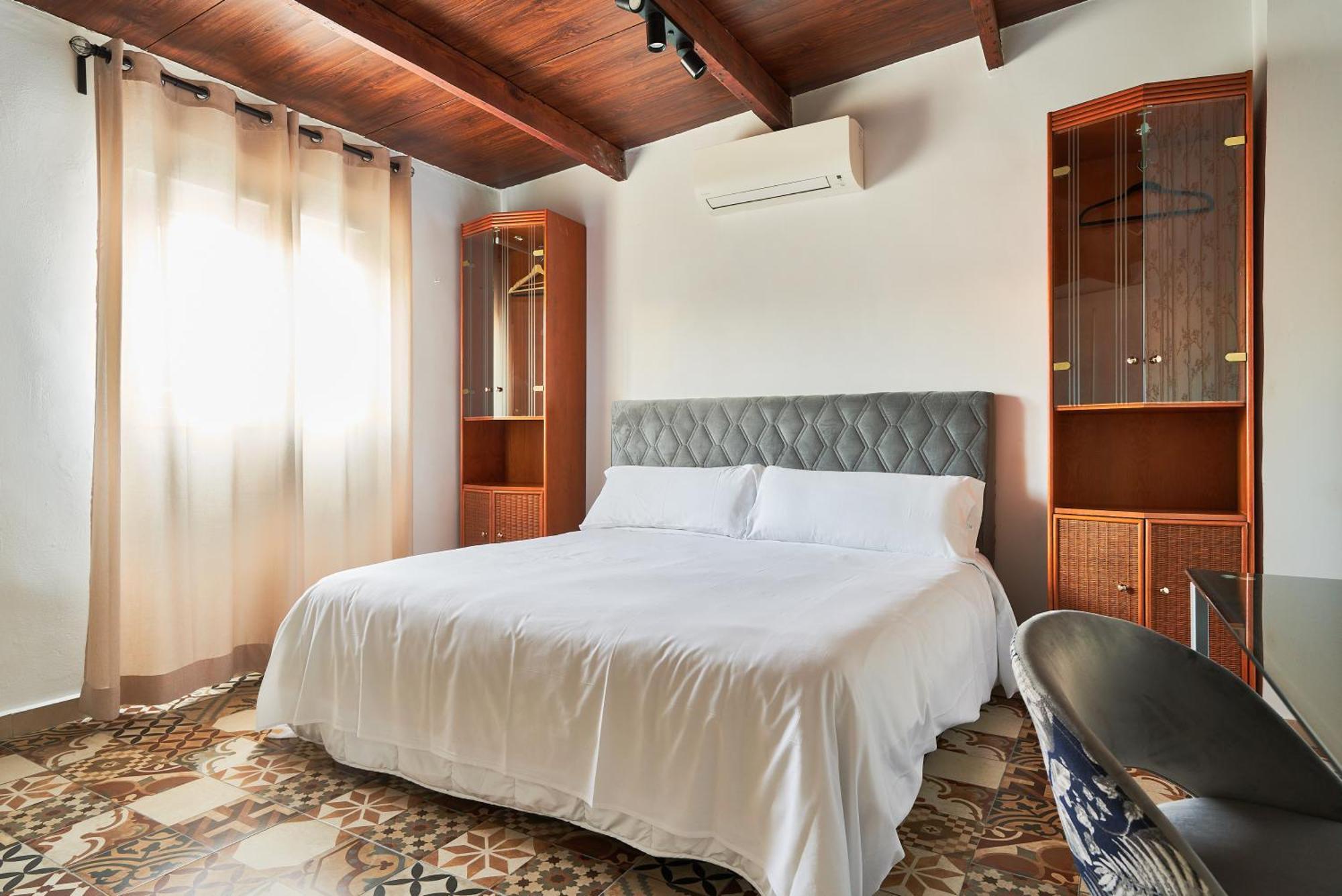 Sun-Kissed Getaway Apartment Malaga Bagian luar foto